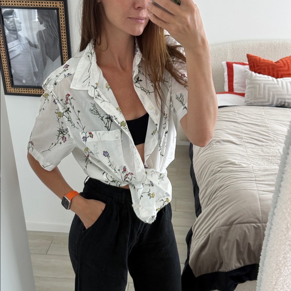 H&M White Floral Short-Sleeve Button Down Shirt